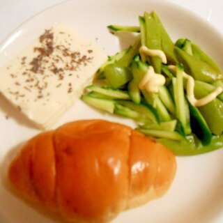 朝食に ♪　サラダ＆豆腐＆パンで簡単プレート